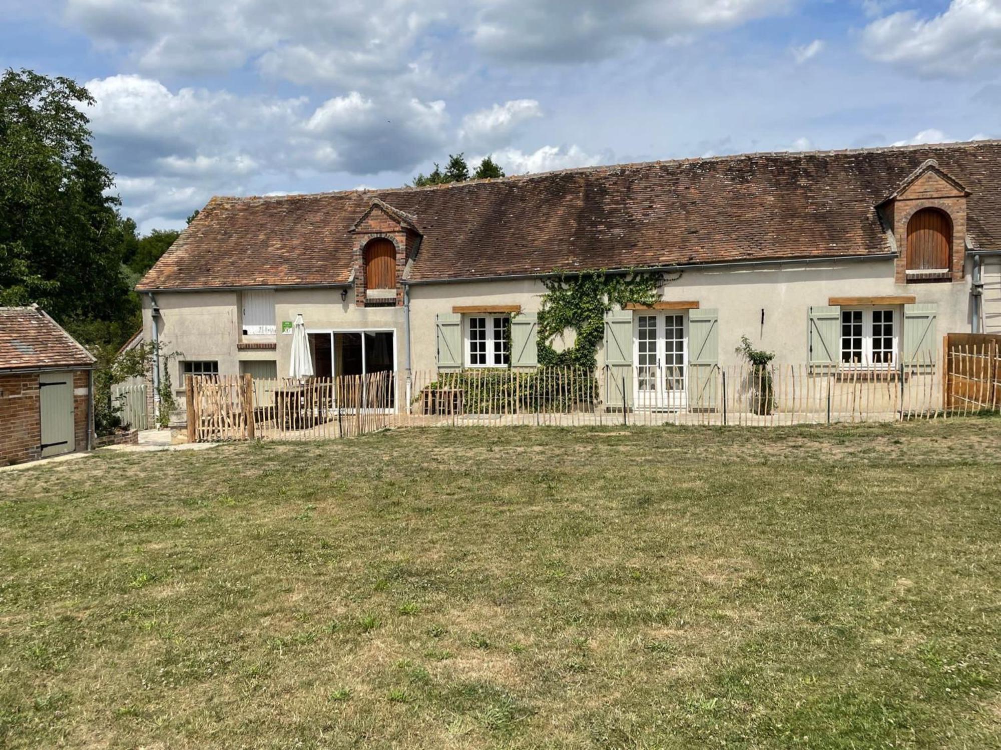 Le Gite De Gaia Hotel Villemer  Exterior photo